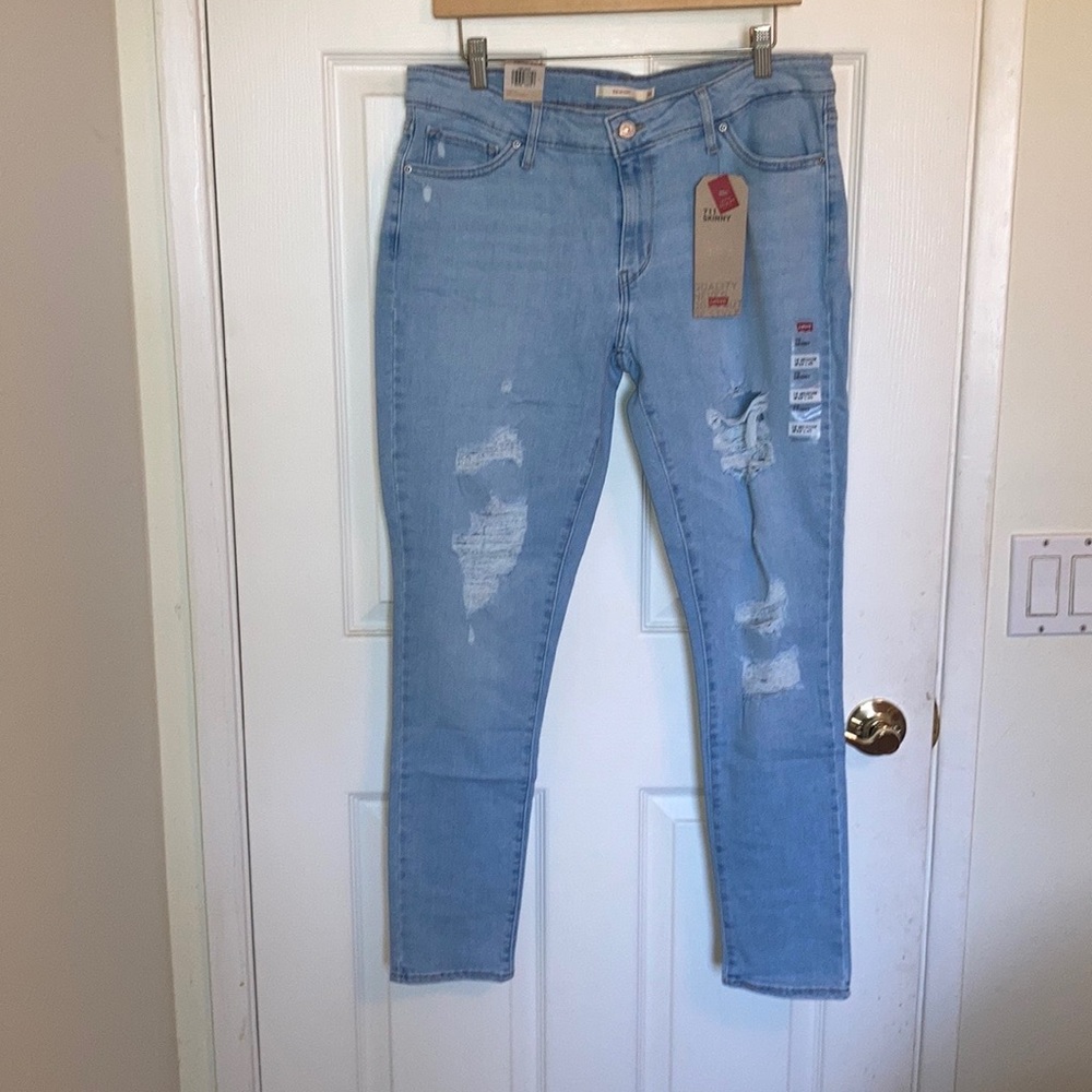 NWT Levi’s 711 Hypersoft Comfortable Ripped Jeans 32 MSRP $69.50
